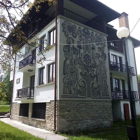 Чичо Томовата Колиба Hotel Trjavna Kültér fotó