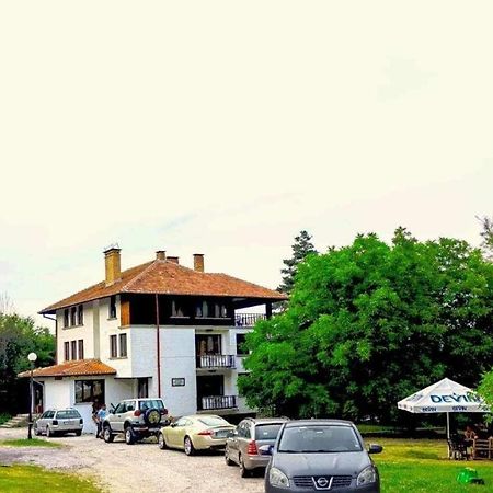 Чичо Томовата Колиба Hotel Trjavna Kültér fotó
