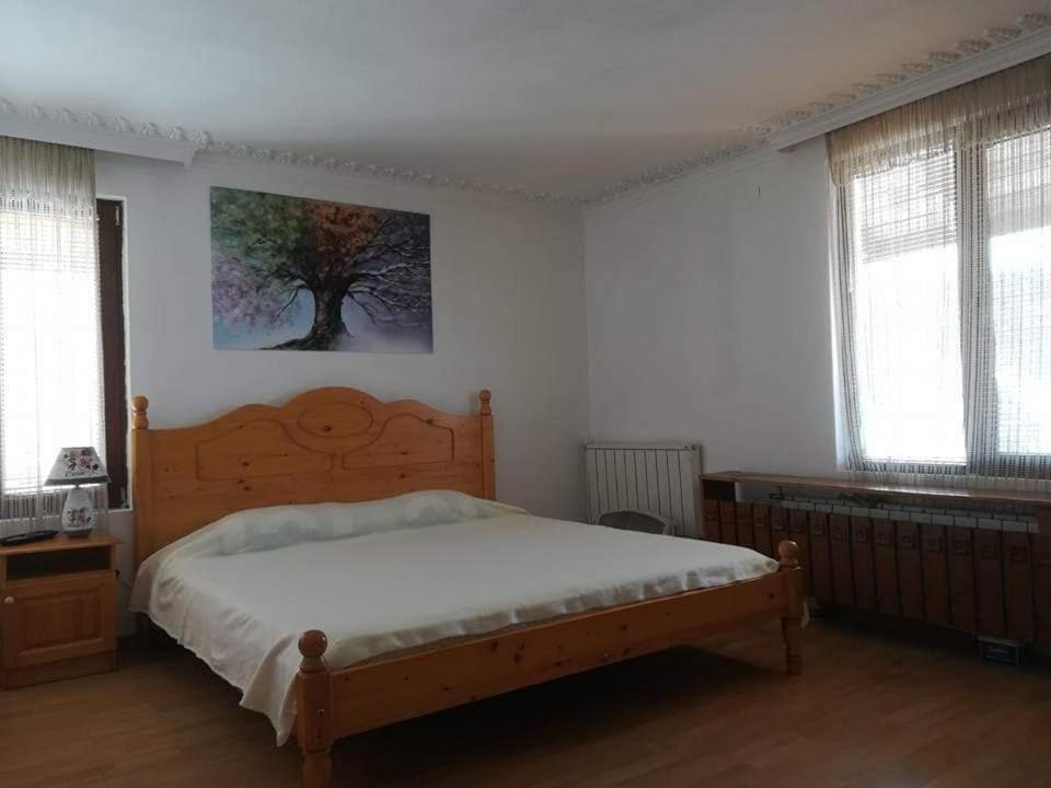 Чичо Томовата Колиба Hotel Trjavna Kültér fotó