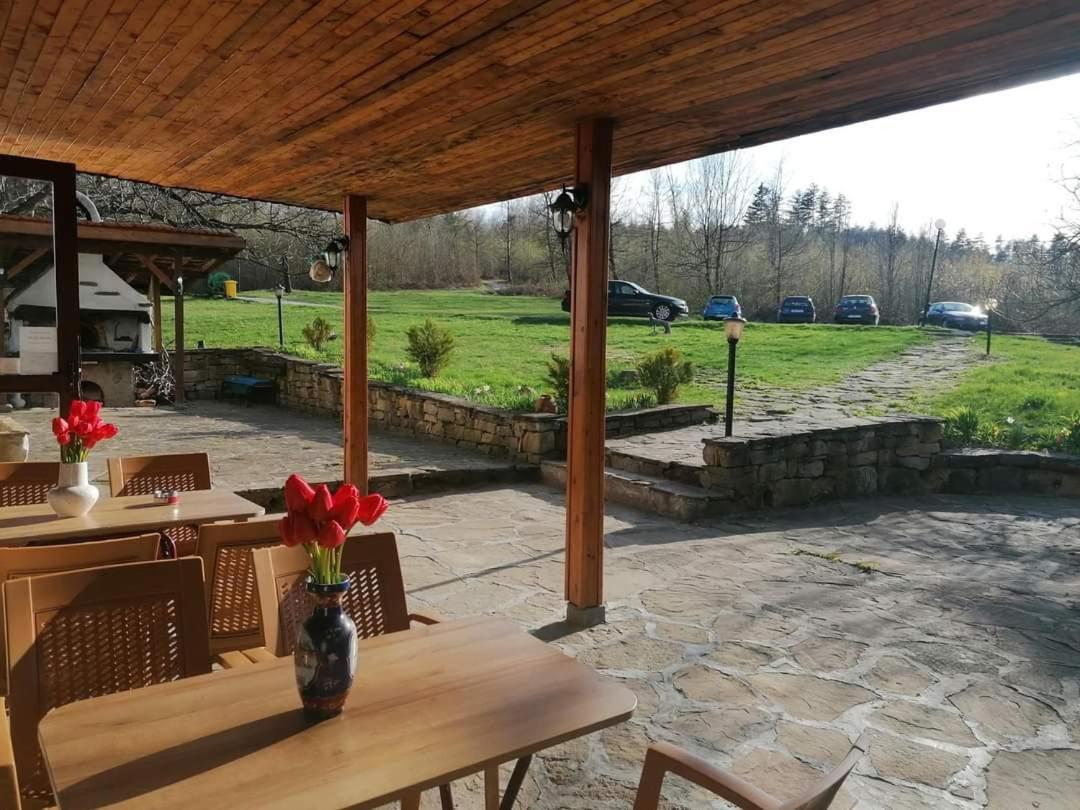 Чичо Томовата Колиба Hotel Trjavna Kültér fotó